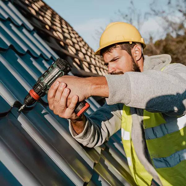 Why Bloomington Homeowners Choose Bloomington Roofing Pro for Steel Roof Repair Service?